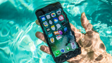 How to dry out a water damaged iPhone?