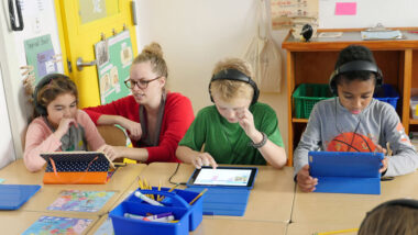How classroom technology benefits students and their instructors?