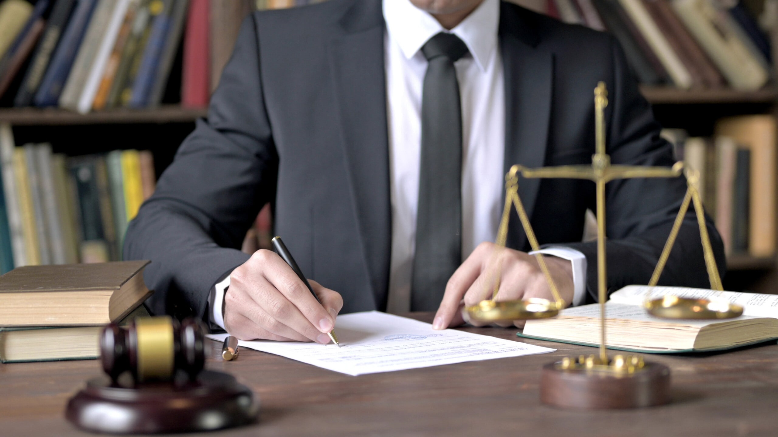 7 tips for hiring a good criminal lawyer - AtulHost