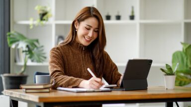 Transitioning from Employee to Freelancer With Confidence