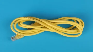 Crimped RJ45 ethernet cable showing 100 MbPS instead of 1 GbPS